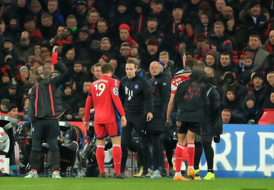 欧冠激战巴黎拜仁：裁判判罚争议全解析